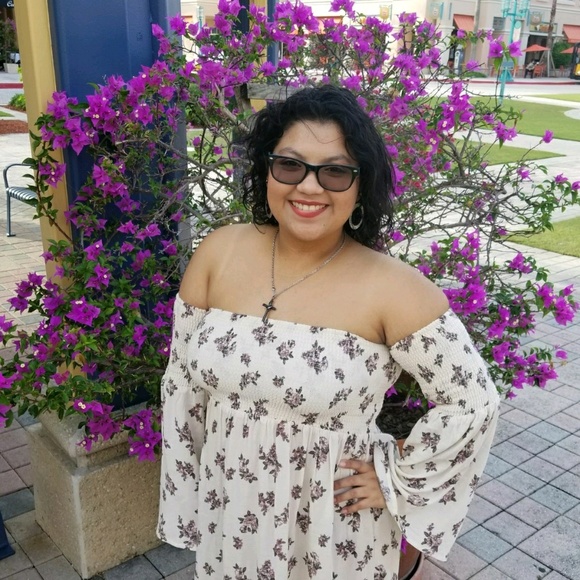 Meet your Posher, Yessie - Picture 1 of 1